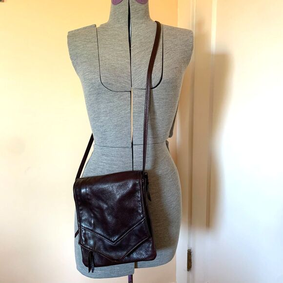 Dark Brown Leather Crossbody Bag Purse Multiple Compartments Perfect for Travel - Picture 2 of 9